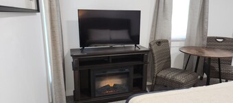 4th St Studio- Weekly/ Monthly Discounts! Travelers and Contractors Welcome!