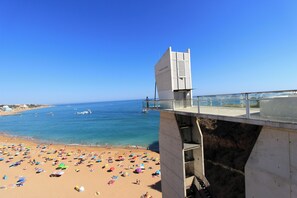 ビーチの近く