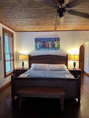 4 bedrooms, in-room safe, desk, iron/ironing board