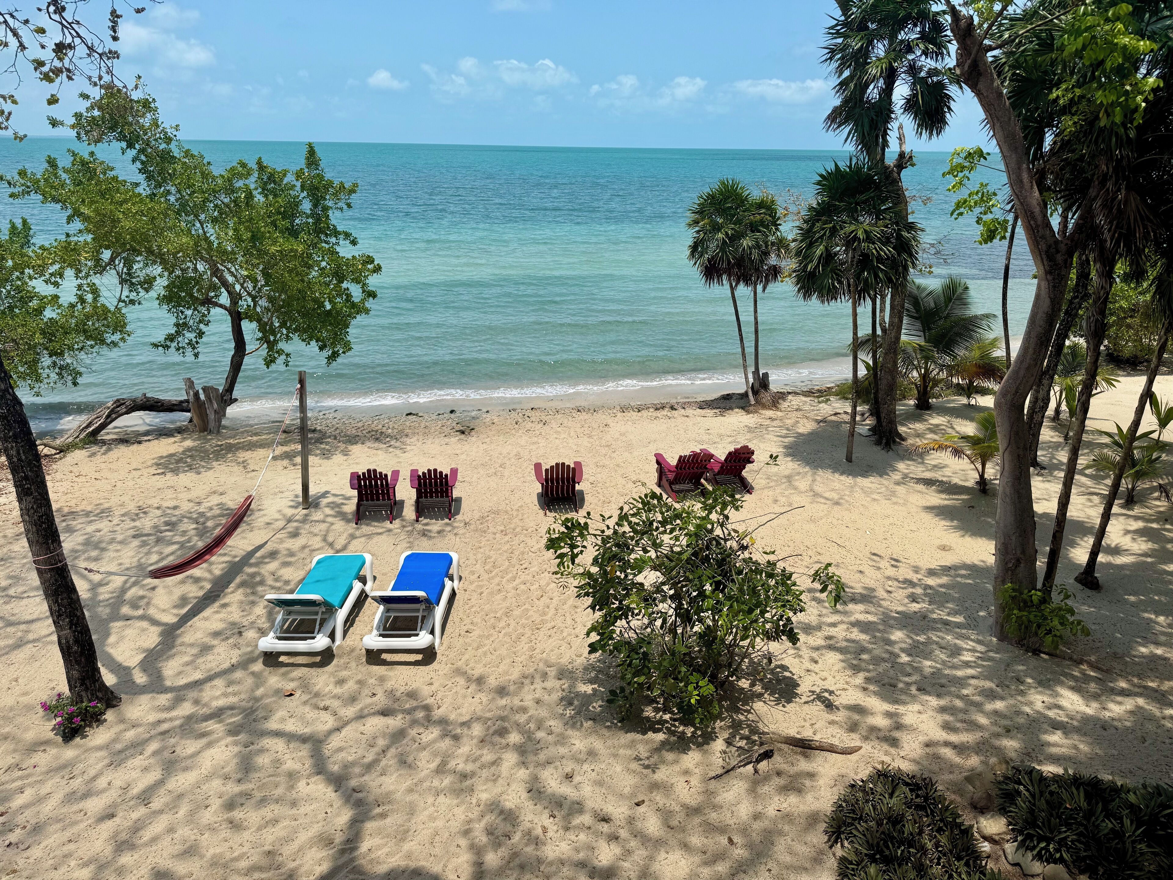 Beach nearby, sun loungers, beach towels
