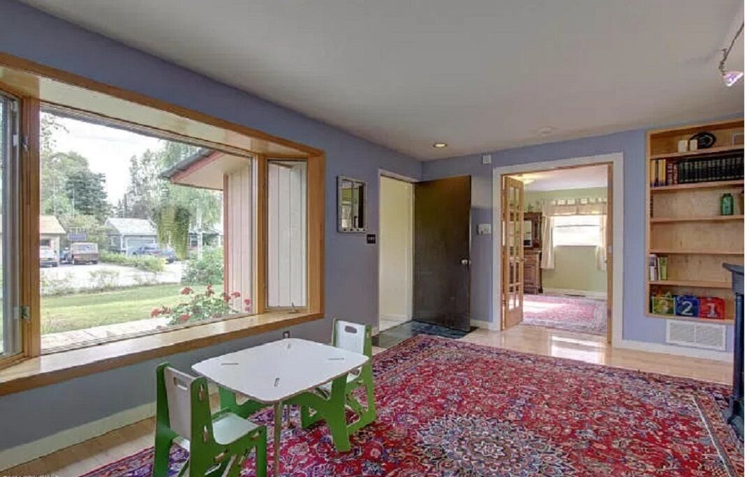 Bright 2-Bedroom Home 5 min to Airport, Walk/Ski to Inlet, Parks & Coastal Trail