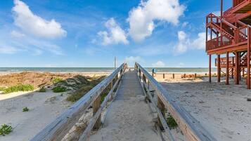 Plage, chaises longues