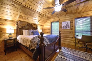 3 bedrooms, desk, iron/ironing board, free WiFi - Luxury cabin on creek near Broken Bow Lake w/ loft (Broken Bow)