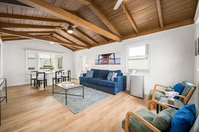 2 Bedroom steps to the beach in West Newport