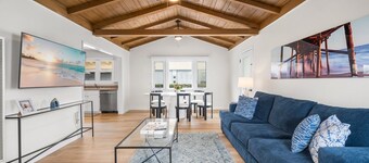2 Bedroom steps to the beach in West Newport