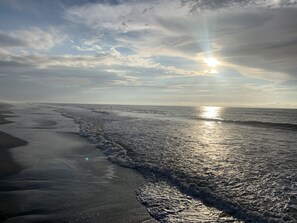 在海滩、沙滩椅