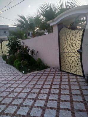 Exterior detail - Villa Jemiloise à Deux pas de Bizerte (Menzel jemil)