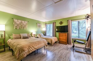4 bedrooms, desk, iron/ironing board, WiFi