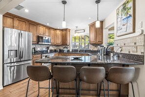 Fridge, microwave, oven, stovetop - Paradise Oasis Heated Pool+Games & Arcade (Largo)