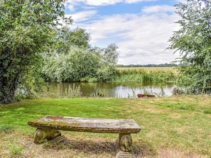 Property grounds - 1 bedroom accommodation in Godmanchester (Godmanchester)
