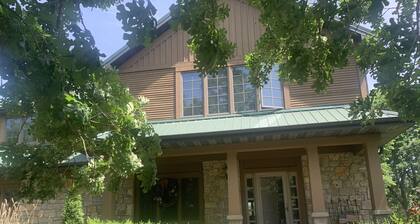 HORSES welcome! Located just outside city limits on 40 acres