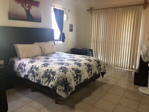 2 habitaciones, tabla de planchar con plancha y wifi gratis 