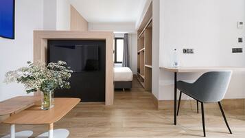Medium Studio with Kitchenette | 1 dormitorio, ropa de cama de alta calidad, caja fuerte y escritorio