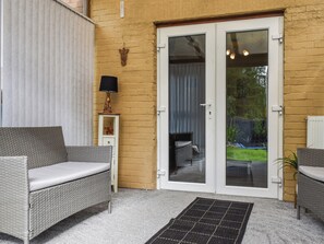 Unclassified image, 2 of 20, button