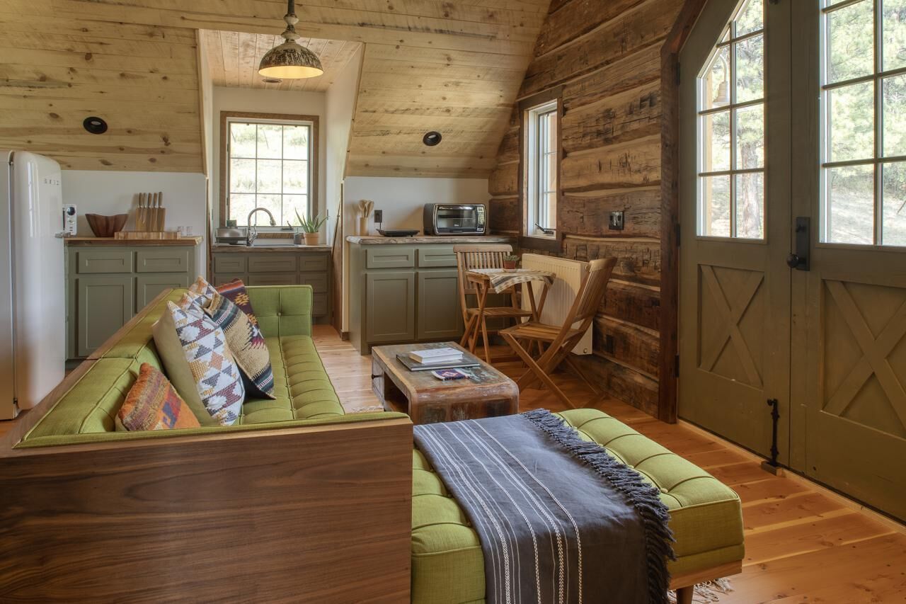 Signature Studio Suite, Ensuite, Mountain View | Free WiFi, bed sheets