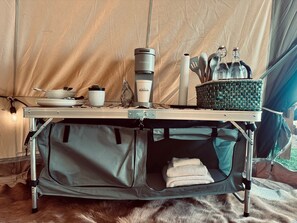 32-inch plasma TV with satellite channels, TV - Navajo Peak Lodge (Chromo)