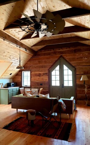 Signature Studio Suite, Ensuite, Mountain View