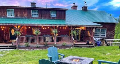 Dog Friendly Log Cabin + Wood Stove + Sauna + High Speed WiFi! 25 min to Stowe!