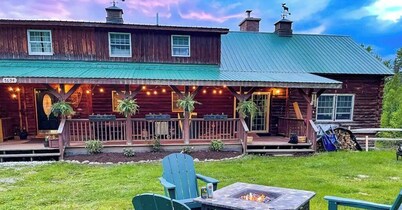 Dog Friendly Log Cabin + Wood Stove + Sauna + High Speed WiFi! 25 min to Stowe!
