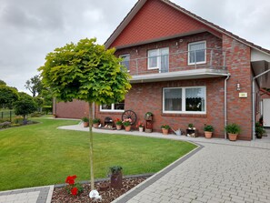 Exterior - Vacation apartment in a quiet, rural location (Großefehn)