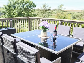 Outdoor dining - 5 bedroom accommodation in Cemaes (Cemaes)