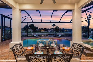 Dining - Truly an ESCAPE! - Gulf Access, Kayaks, PET Friendly - Escape to Versailles - Roelens Vacations (Cape Coral)