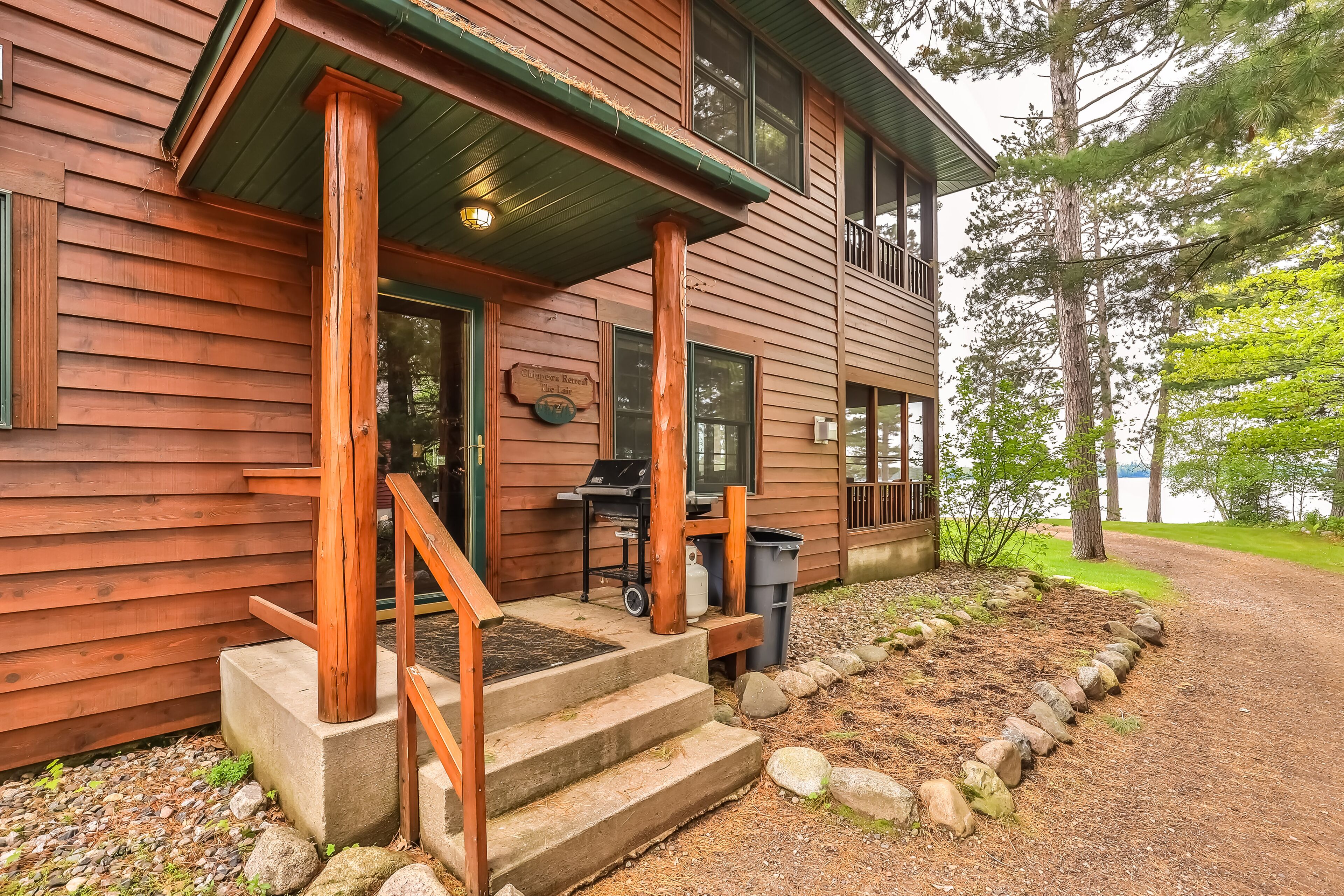 Lake resort villa with water views, screened porch & marina - dog-friendly
