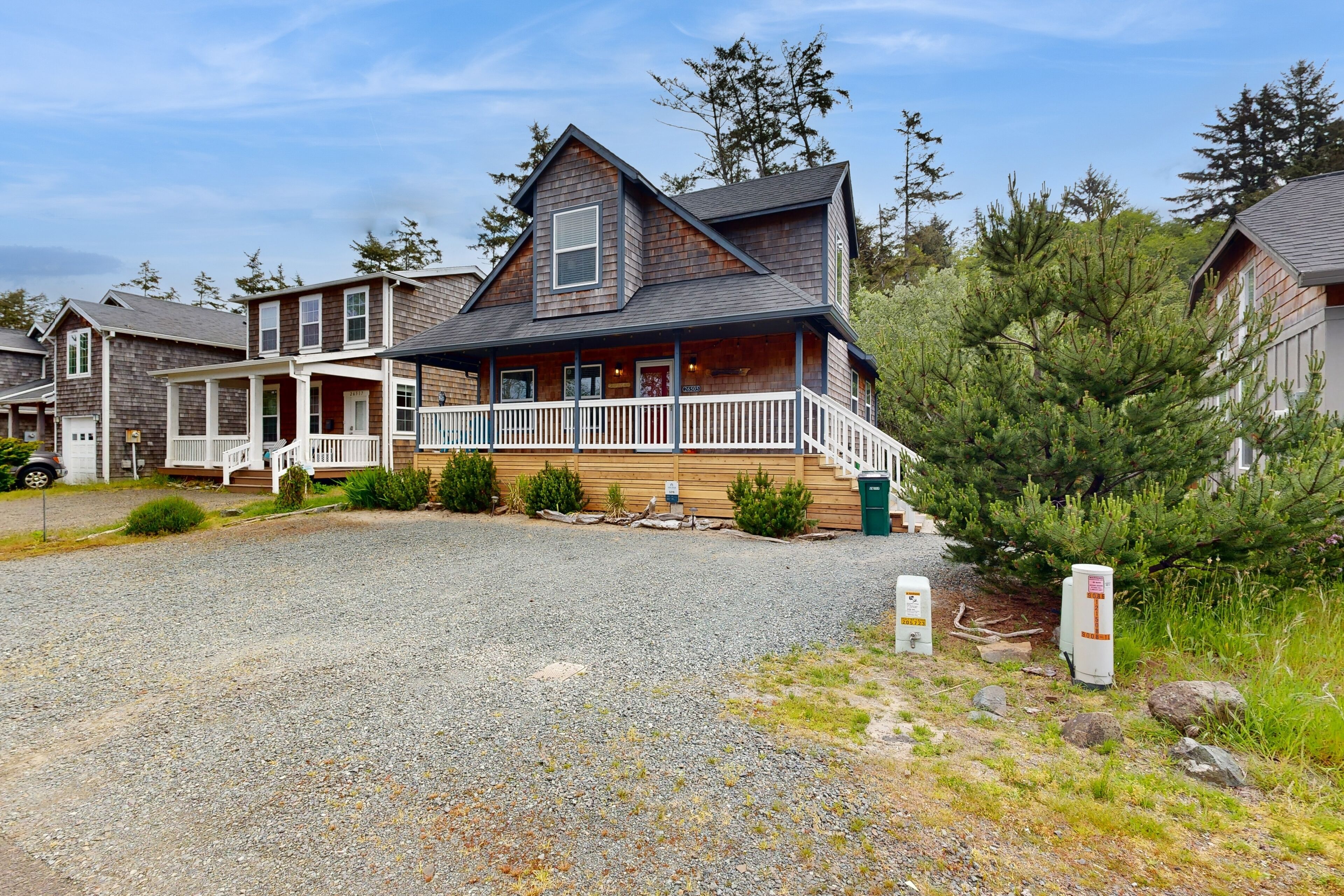 Charming home near coast with firepit, deck, front porch & W/D