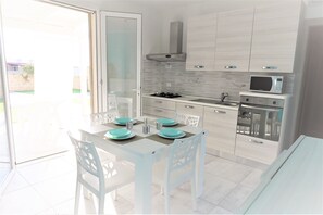 Fridge, microwave, stovetop, dishwasher - Lovely vacation home (Nardo)