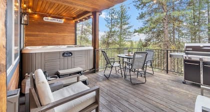 Mountain Modern Sunny Chalet with hot tub and back deck with views.