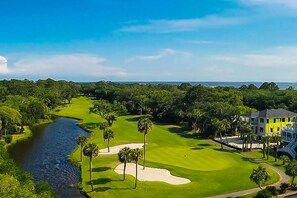 Golf - Snowbird-friendly island cottage with fairway views, lanai, & AC - dogs welcome (Edisto Beach)
