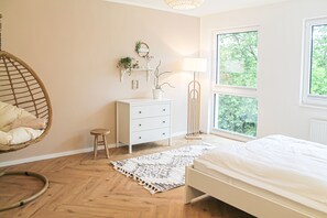 3 bedrooms, iron/ironing board, free WiFi, bed sheets
