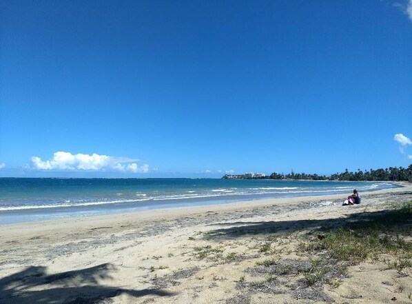 Beach nearby, sun-loungers, beach towels
