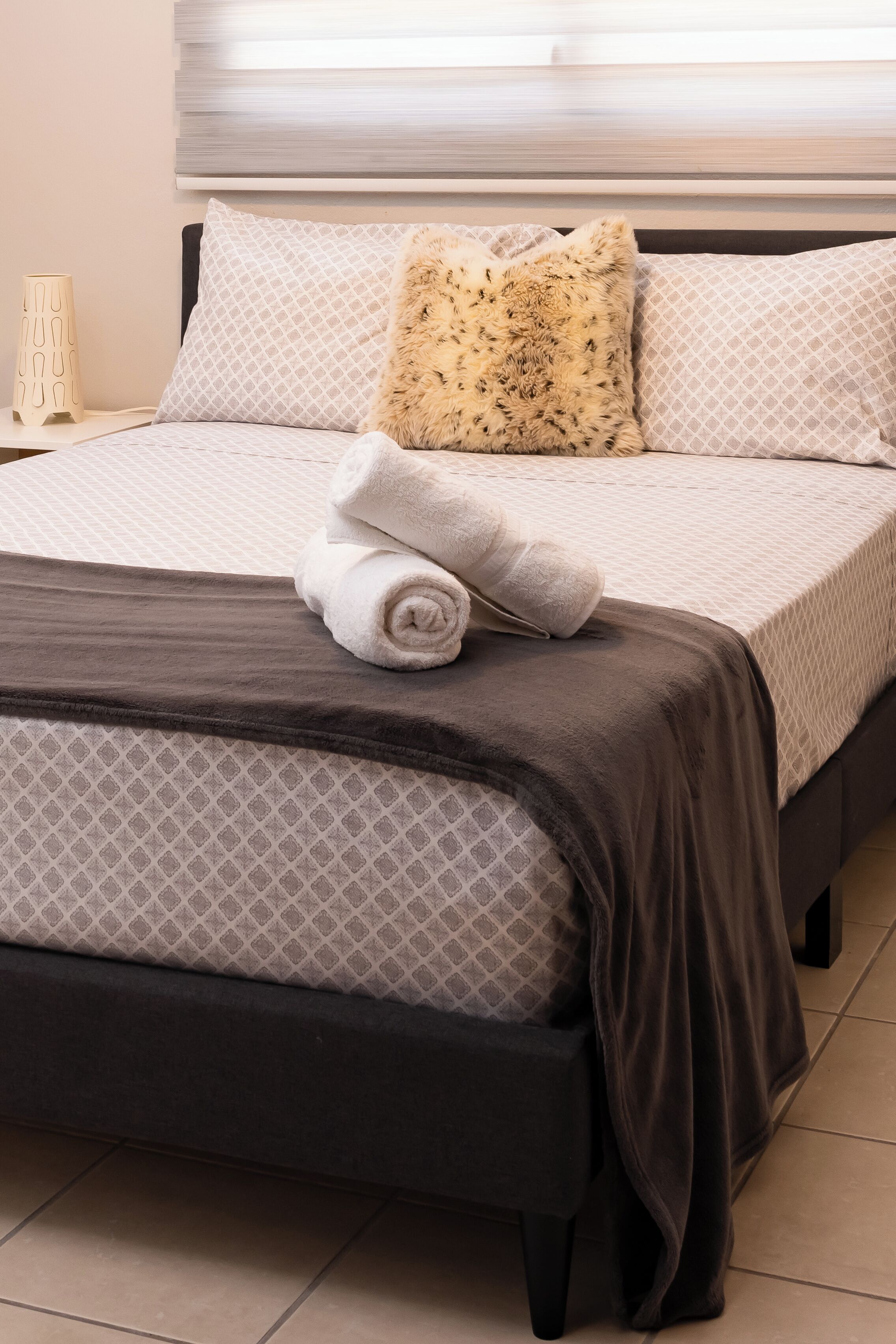 2 bedrooms, desk, iron/ironing board, WiFi