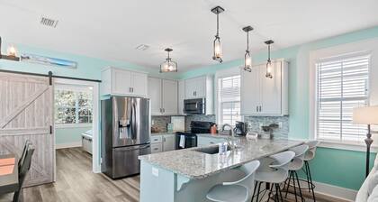 3 Master Bedrooms, 1/2 bath, 3 Pools, Hot Tub, Screened Porches w/epic Swings