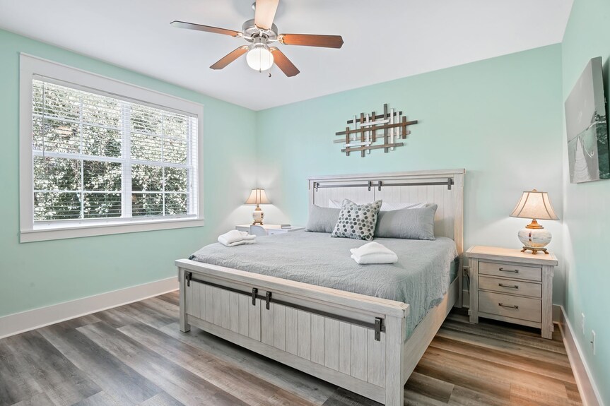 3 Master Bedrooms, 1/2 Bath, 3 Pools, Hot Tub, Screened Porches W/epic Swings - Port St. Joe, FL