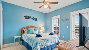 3 bedrooms, desk, iron/ironing board, travel crib