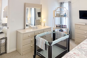 3 habitaciones, tabla de planchar con plancha, wifi y ropa de cama 