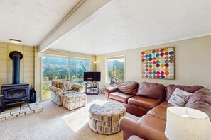 TV, fireplace, DVD player, video library - Ski-in/out condo with pool, fitness center, lake & mountain views (Durango)