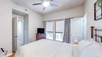 2 bedrooms, internet, bed sheets