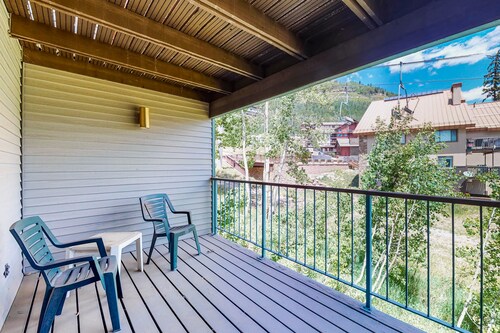 Ski-in/out condo with Purgatory amenity access & wood-burning fireplace