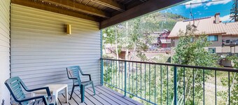 Ski-in/out condo with Purgatory amenity access & wood-burning fireplace