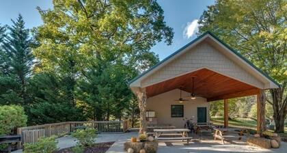Mountain Retreat at Lake Lure in Rumbling Bald Resort