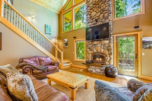 Télévision, cheminée