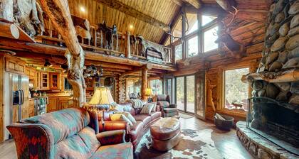 Spectacular mountain cabin with great views, deck, & fireplace - dogs OK