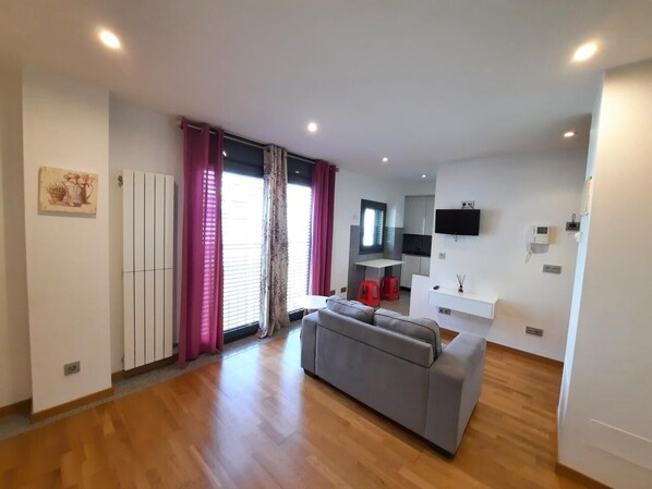 Living area - STUDIO IN FRONT OF LADEIRA BEACH, SABARIS, BAIONA. (Baiona)