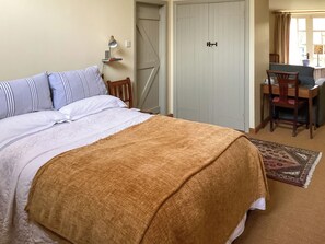 1 bedroom, bed sheets