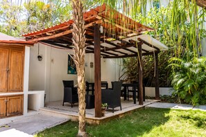 Outdoor dining - Matrimonial Studio (Playa del Carmen)
