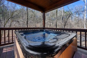 Bañera de hidromasaje al aire libre