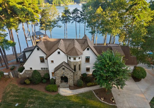 Dream Big Retreat  | 400ft of Beach Front | New Pool | Sleeps 18